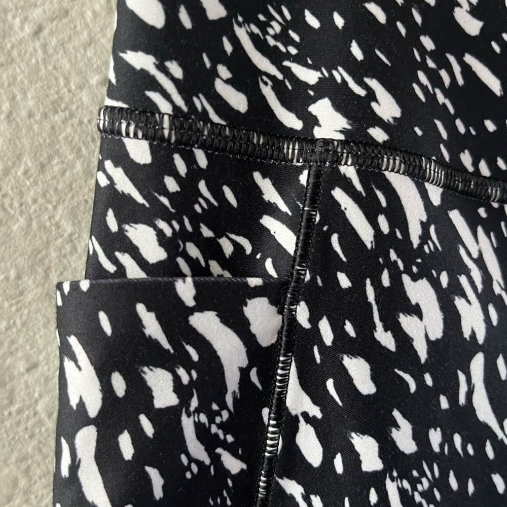 Athleta SZ XL Salutation Stash 7/8 Tight Workout Pants Black/White Speckles NEW - Picture 5 of 16